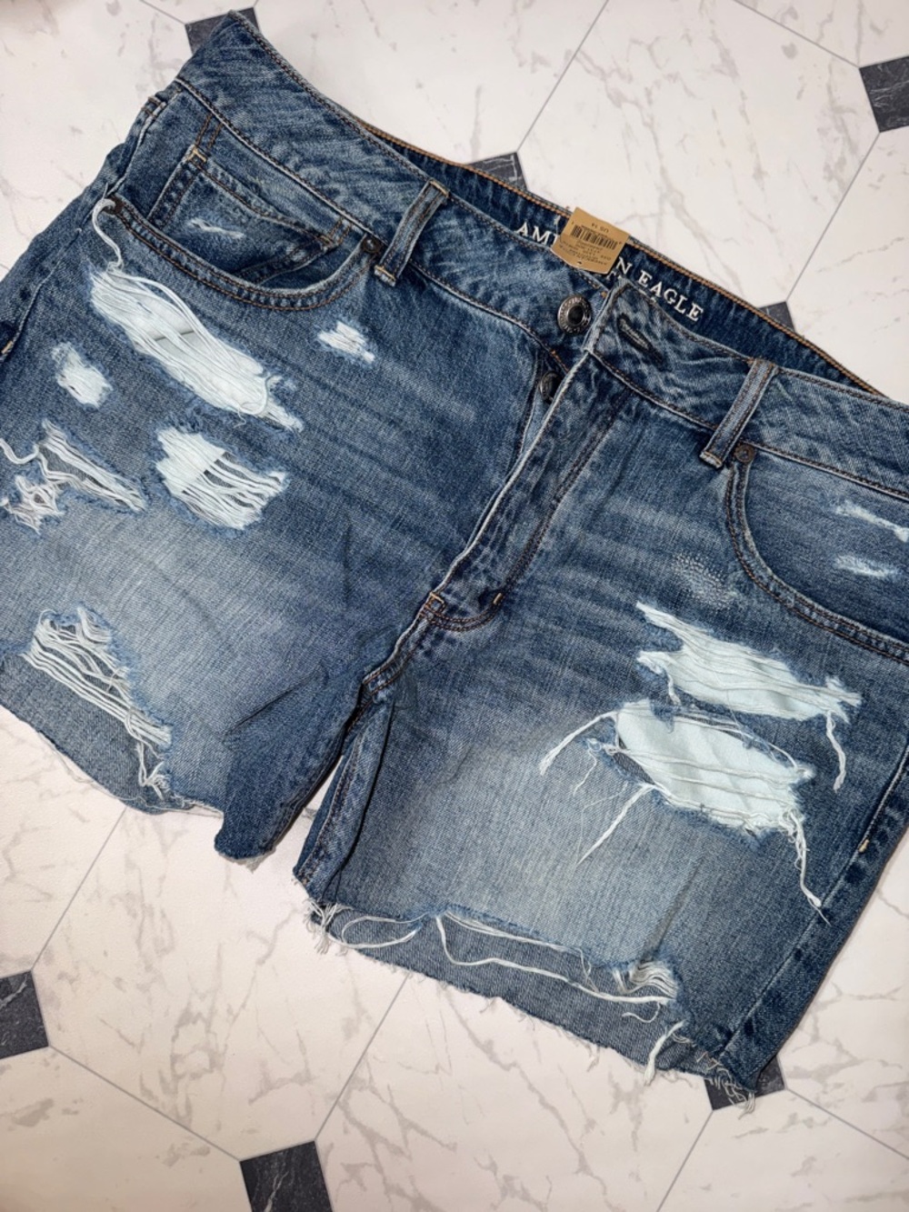 NWT 14 American Eagle tomgirl Denim Shorts vintage wash destroyed